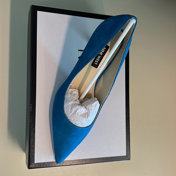 Chaussures Compensées Noires APT 9 - Taille 6.5 M - Talons Hauts Bout Ouvert Trop Mignonnes